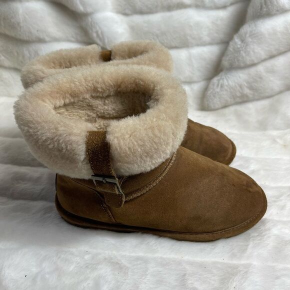 BearPaw brown suede short boots with sheepskin lining with buckle accent size 9 - Picture 1 of 12